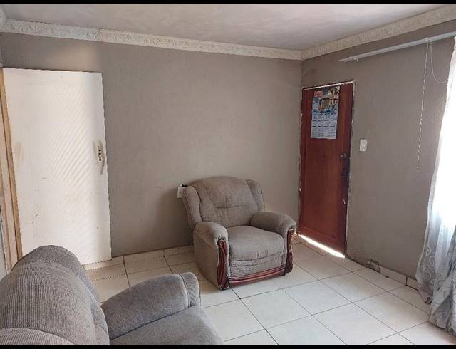 2 BEDROOM HOUSE FOR SALE IN ZONKIZIZWE